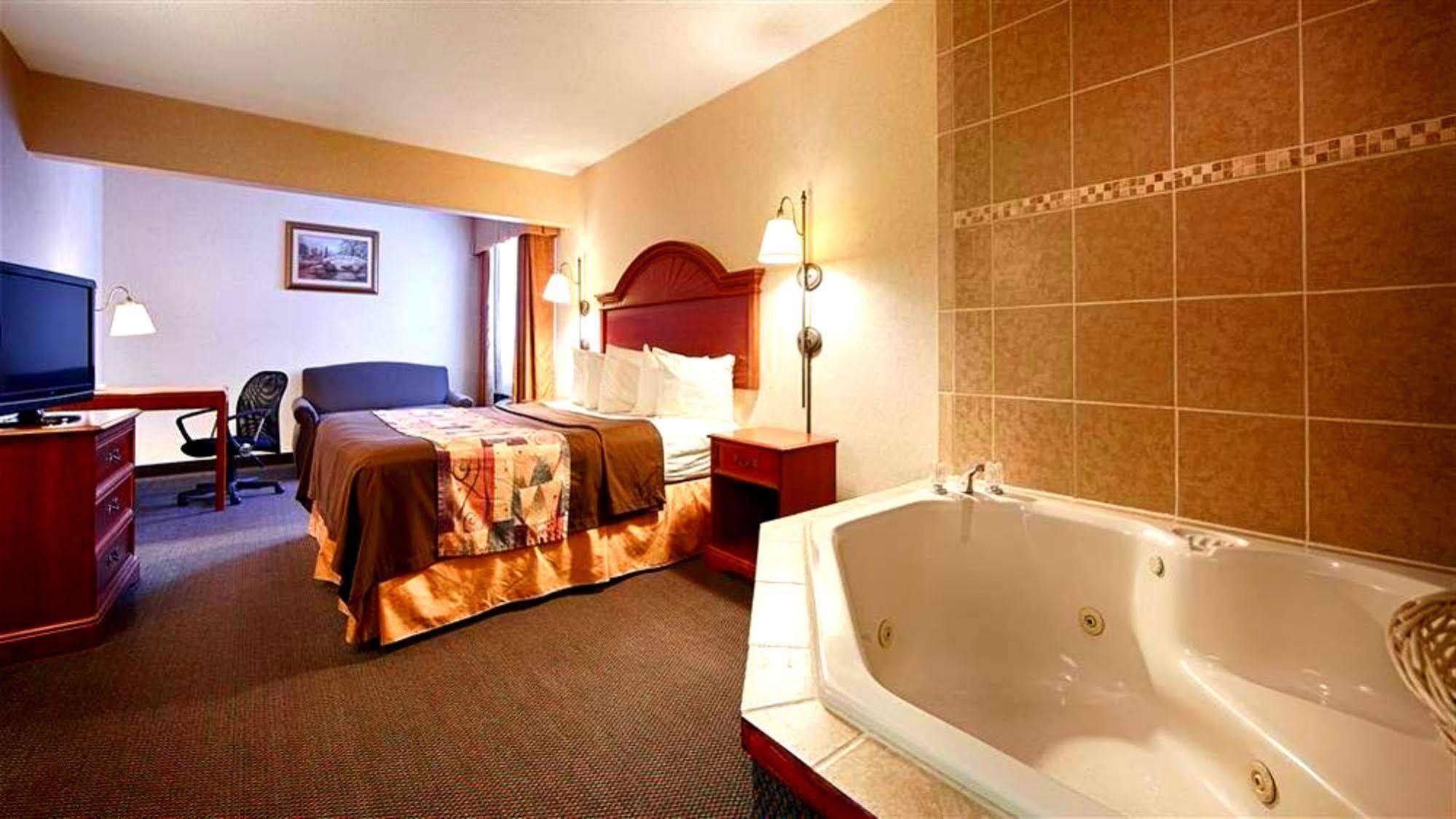 Park Inn By Radisson Гров-Сити Экстерьер фото